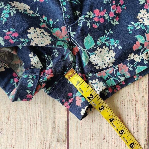 SO navy floral cuffed 2" summer shorts sz 7 - Picture 7 of 8